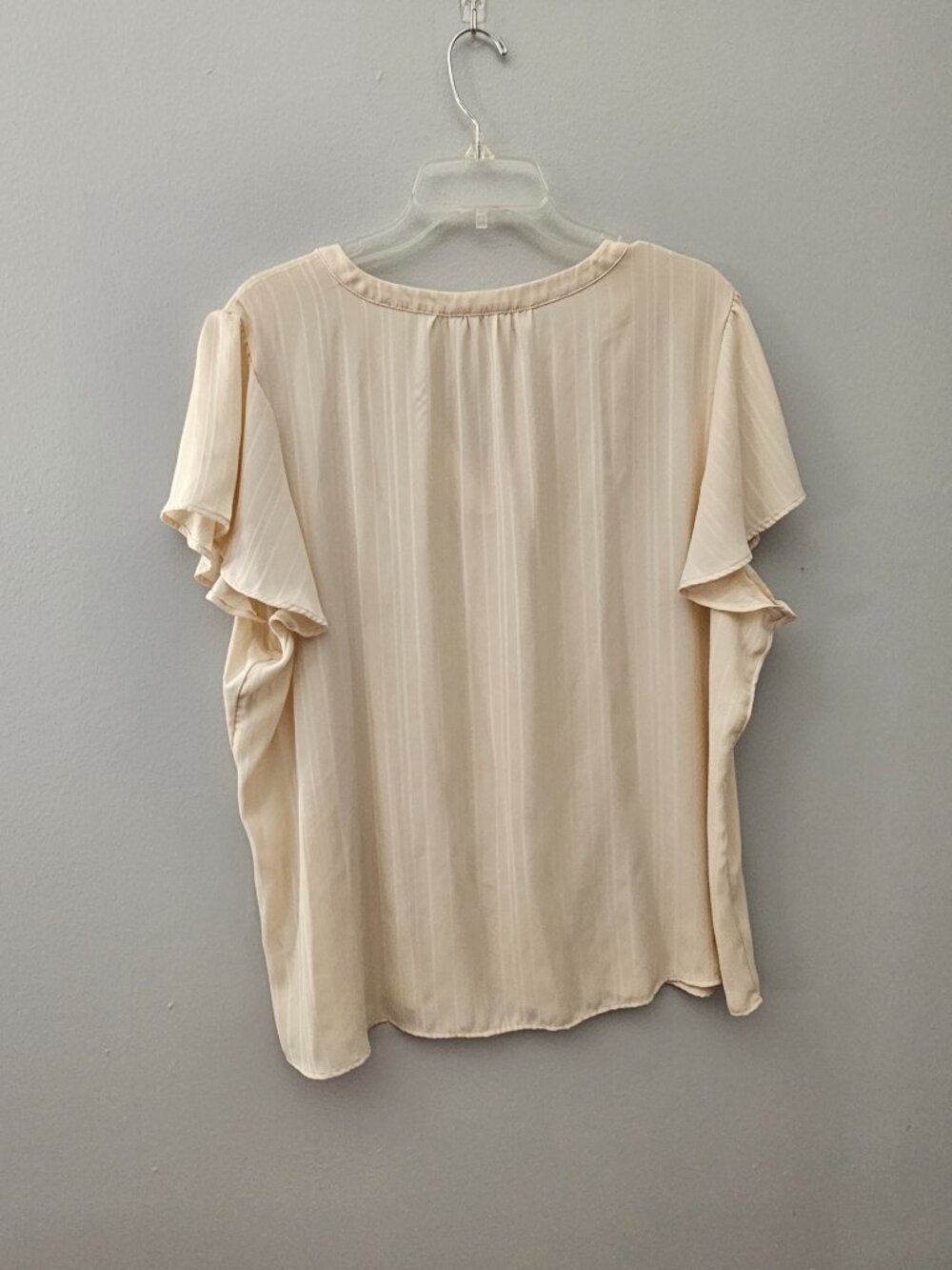 Maurices Cream Flutter Sleeve Blouse Top 1X - Picture 3 of 3
